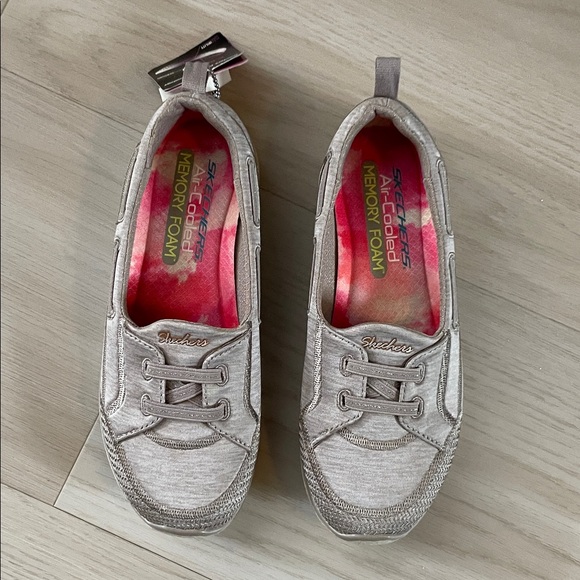 Skechers Women's Grey/Silver Sneakers - Picture 1 of 11